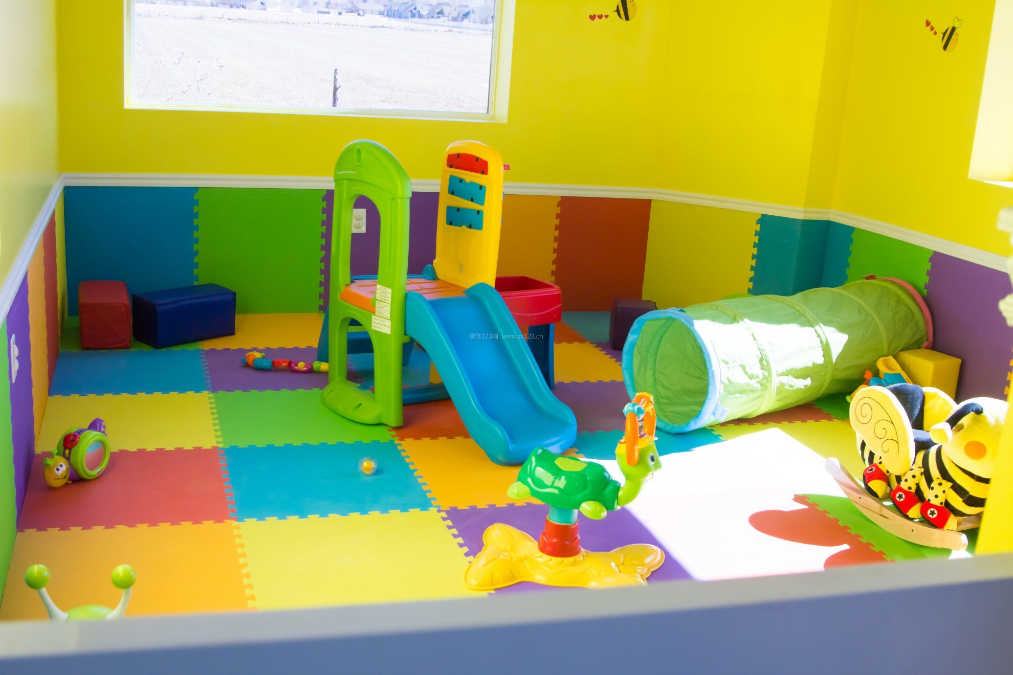 小型幼儿园室内滑梯设计