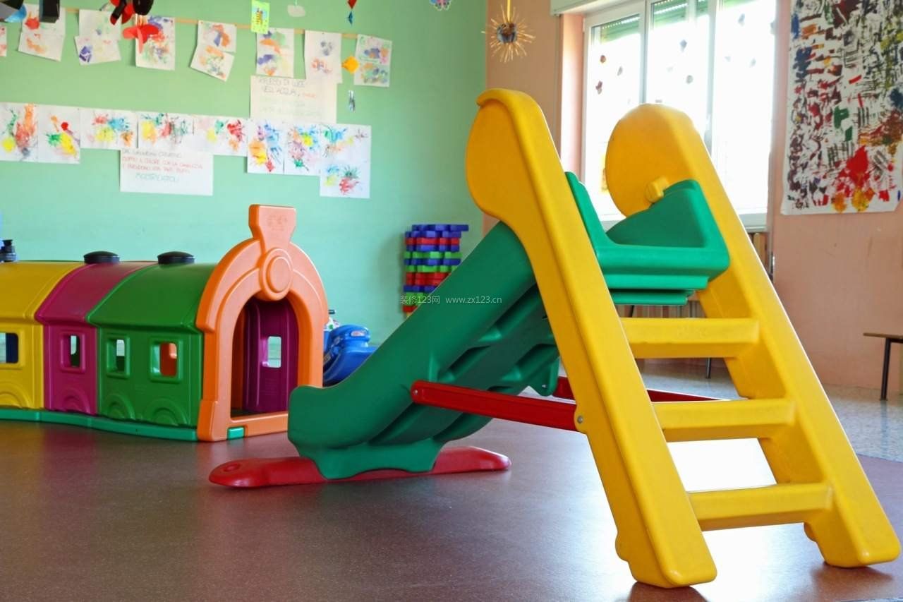 室内现代风格幼儿园滑梯设计