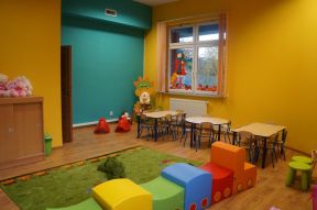 幼儿园装修效果图大全 浅黄色木地板装修效果图片