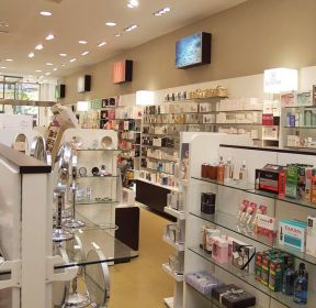 最新化妆品店面室内展示架设计装修效果图片-每日推荐