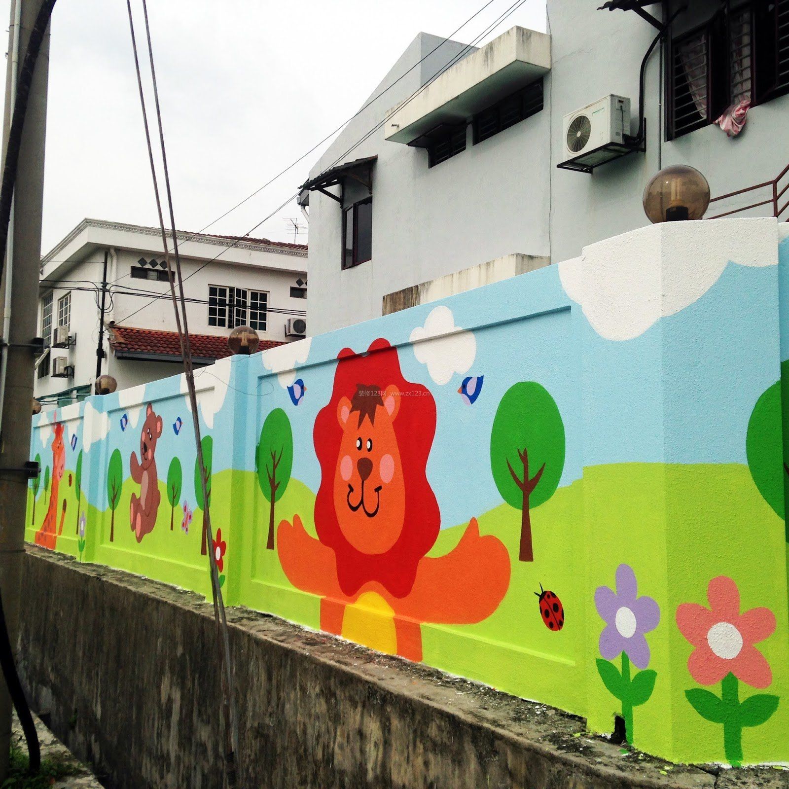 簡約現(xiàn)代風(fēng)格裝修幼兒園外墻彩繪