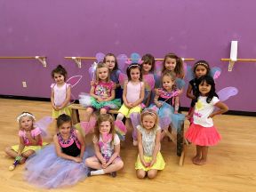 幼儿园舞蹈房装修效果图 紫色墙面装修效果图片