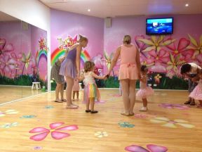幼儿园舞蹈房装修效果图  幼儿园效果图