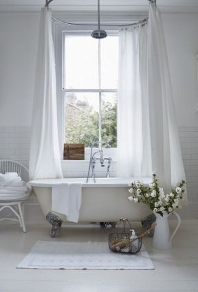 欧式卫浴展厅白色窗帘装修效果图片