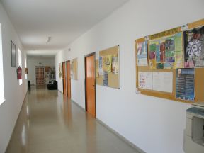 幼儿园走廊装修图片 灰色地砖装修效果图片