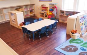 幼儿园室浅棕色实木地板贴图装修效果