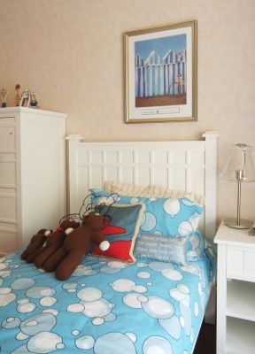 美式女生卧室单人床装修效果图片