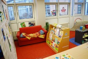 幼儿园专业装修儿童书柜效果图片