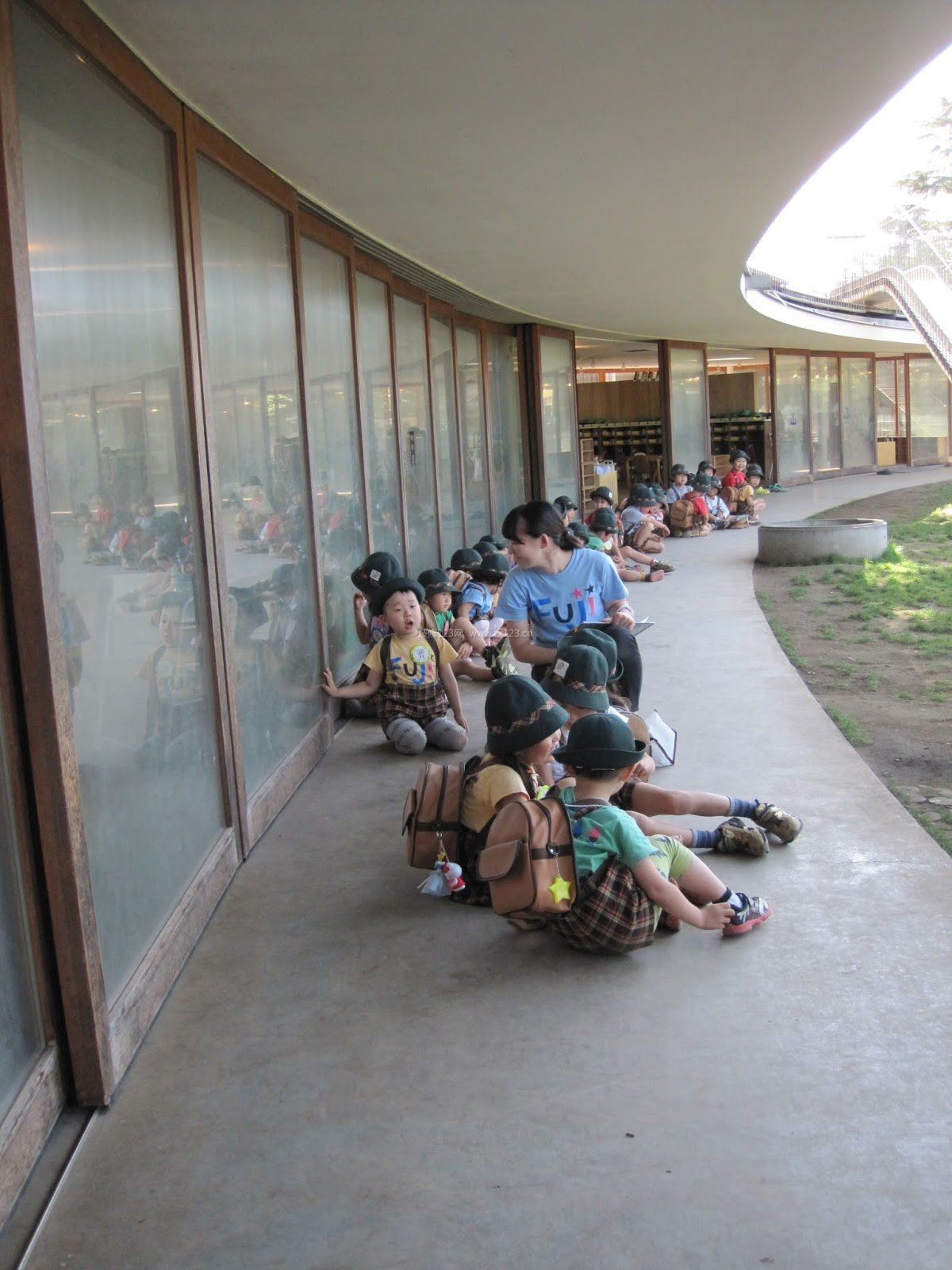 國外幼兒園室外裝修效果圖