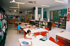 国外幼儿园装修米白色地砖效果图片