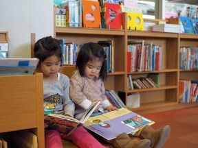 2023幼儿园儿童书柜装修效果图片
