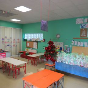 幼儿园室内绿色墙面装修设计效果图片