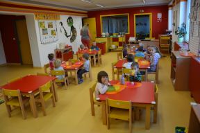 幼兒園室內(nèi)裝修效果圖 教室布置圖片