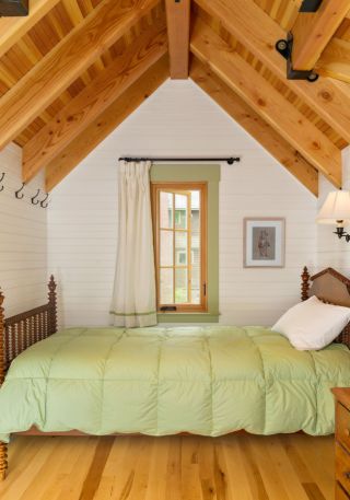 日式卧室木质吊顶装修效果图片