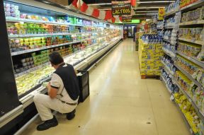 超市饮品区装饰图片 超市装饰设计图片