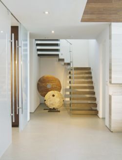 2018现代简约风格别墅室内楼梯设计图片