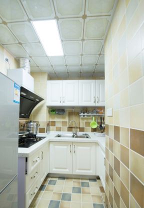 简约小面积厨房设计拼花地砖装修效果图片