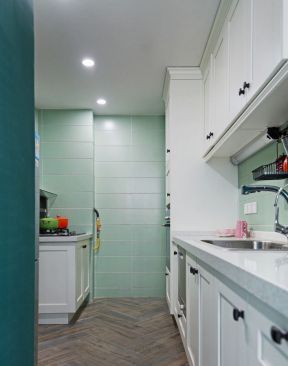 小面积厨房设计 原木地板装修效果图片