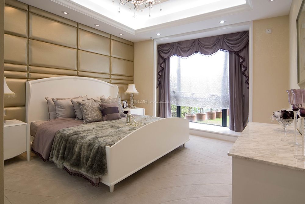 现代简欧风格卧室床软包背景墙效果图