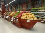 水果超市店面货架陈列图片