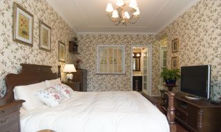 古典欧式风格卧室花朵壁纸装修效果图片