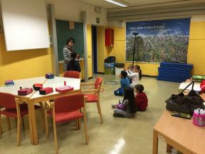 現(xiàn)代簡約幼兒園裝修效果圖 幼兒園中班環(huán)境布置