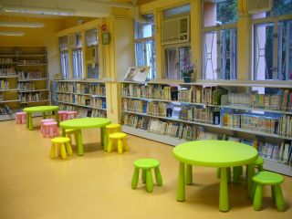 美式幼儿园图书馆书架装修效果图片