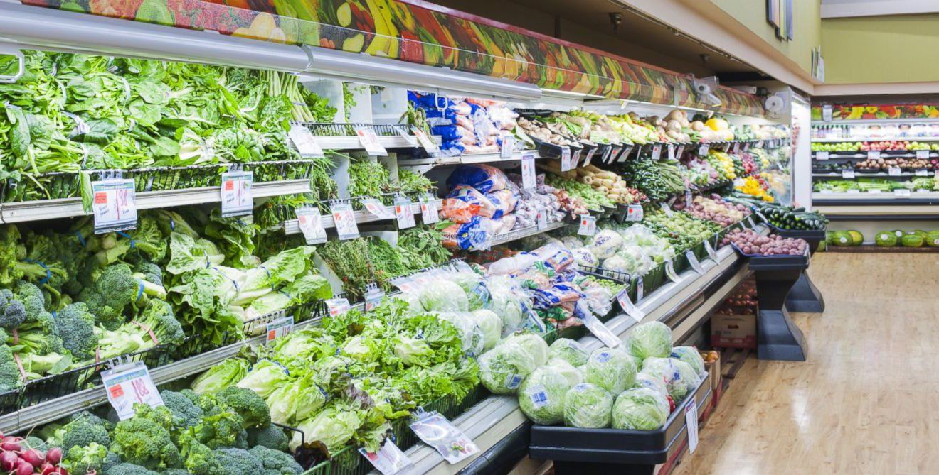 现代蔬菜超市摆设40-50平米超市装修效果图片