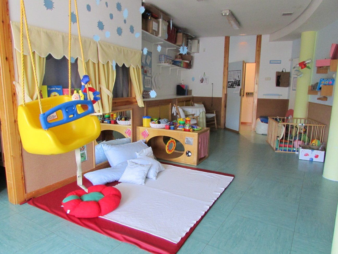 幼兒園建筑室內(nèi)青色地磚裝修效果圖片