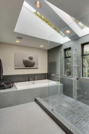 现代家装风格顶楼隔阁楼卫生间砖砌浴缸装修效果图片