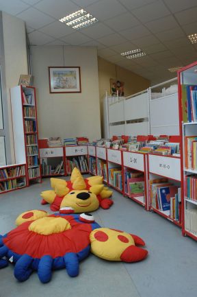 豪华幼儿园装修 儿童书柜图片