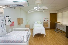 妇产医院装修效果图  浅黄色地板