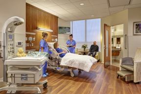 医院病房深黄色木地板装修设计效果图片