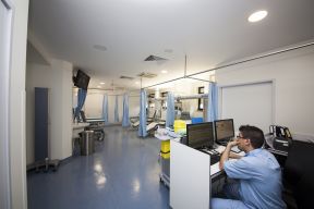 最新现代医院装修效果图 医院走廊装修效果图