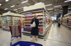 国外大超市室内货架摆放效果图
