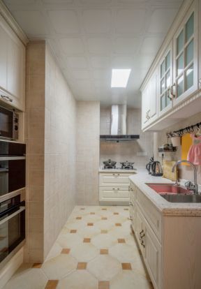 2023欧式小面积厨房拼花地砖装修效果图片