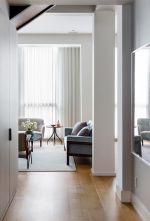 小户型公寓设计纯色窗帘装修效果图片