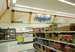 国外超市内部货架装饰设计效果图片2023