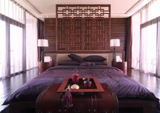 中式家装卧室雕花隔断图片