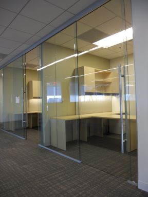 普通玻璃办公室设计装修效果图片