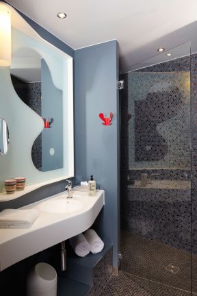 小酒店装修效果图片 浴室玻璃隔断效果图