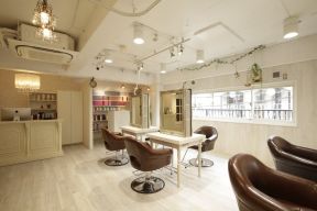 美發(fā)店室內(nèi)效果圖 美發(fā)店簡單裝修效果圖