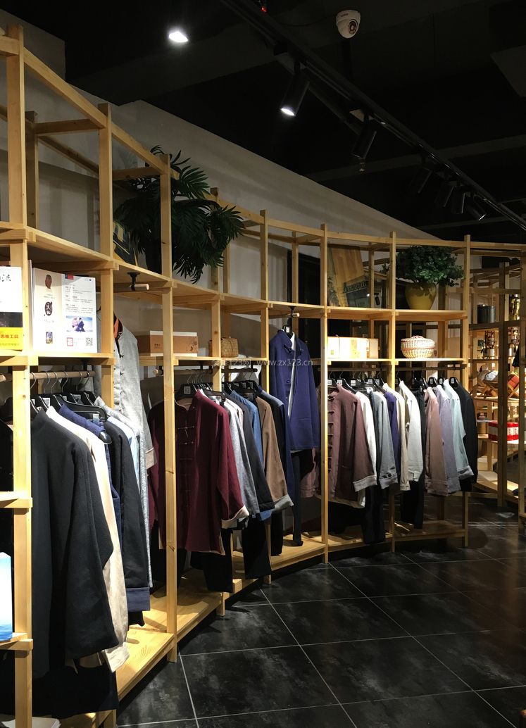 服裝店門面室內(nèi)掛衣架裝修效果圖片大全