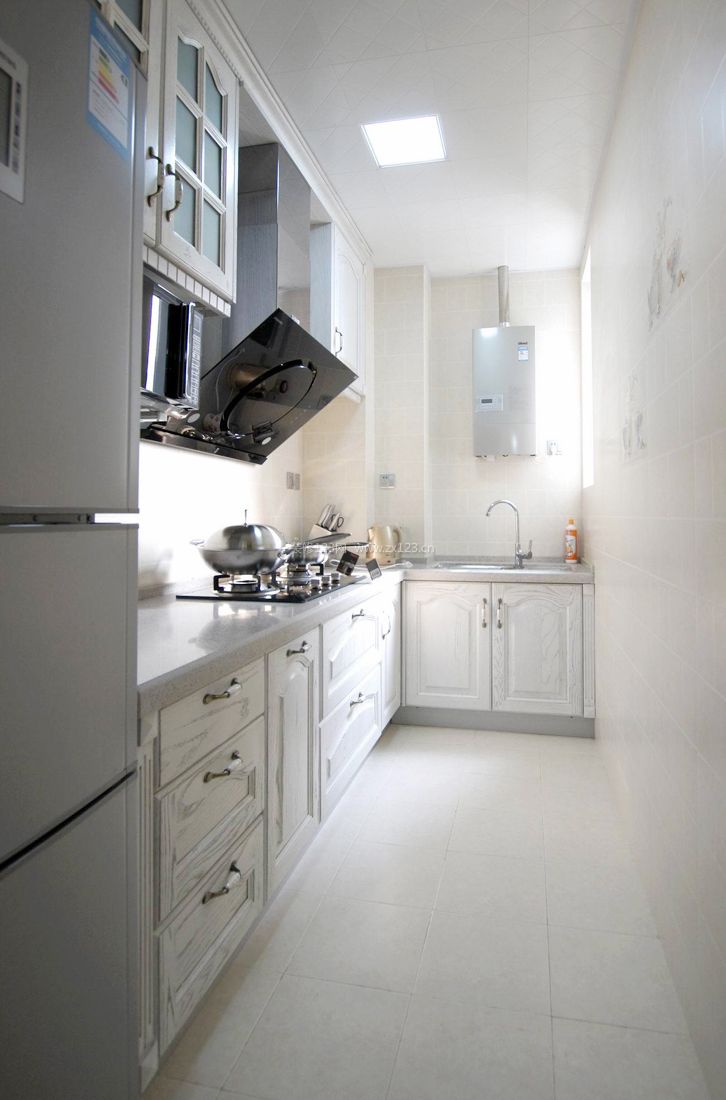 小户型室内厨房壁柜装修效果图片