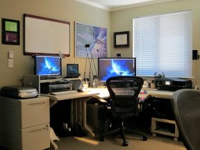 小型办公室装潢效果图 电脑桌装修效果图片