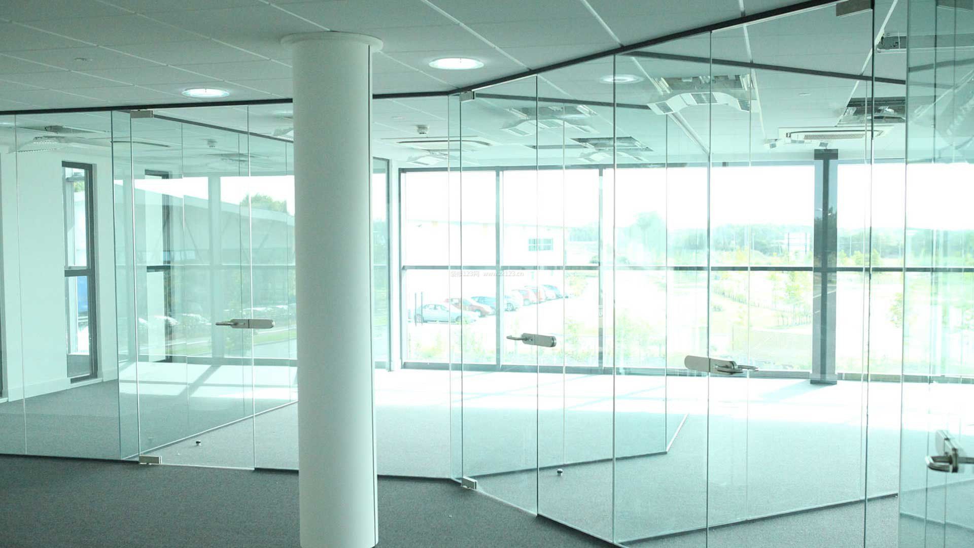 办公室玻璃墙设计室内效果图