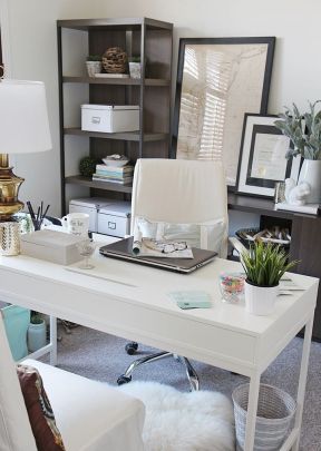 简单办公室书柜 家庭办公室装饰设计