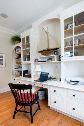 简单办公室书柜 小型办公室布置图片