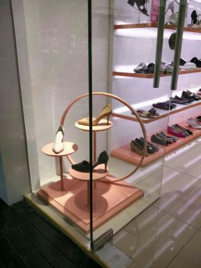 时尚女鞋店玻璃展示柜装修效果图