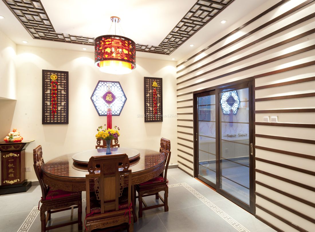 中式小户型简约餐厅背景墙装修效果图